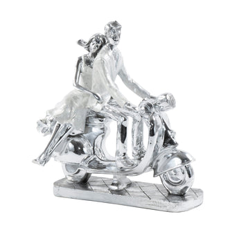 Escultura Moderna de Pareja en Scooter Plateado Poliresina Decoración Hogar